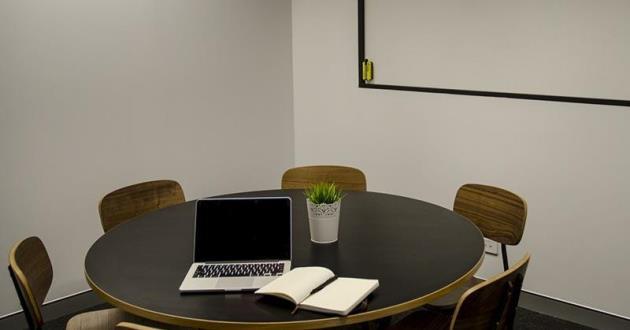 6 Person Meeting Room in Gasworks, Newstead