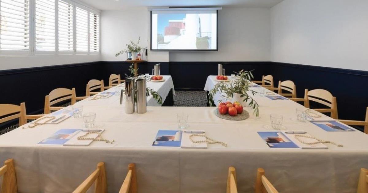Stylish 15 Person Boardroom