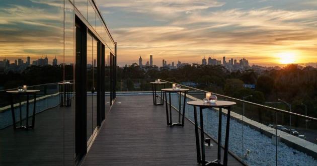 Skyline Room - Sun-drenched Room with City Views and Terrace