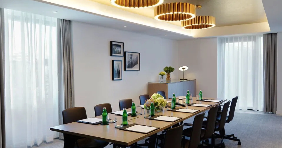 Exquisitely Appointed Lounge, Boardroom and Bar