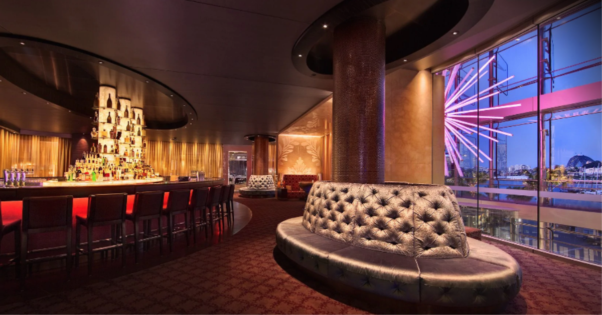 A cocktail bar with Stunning Harbour Views,