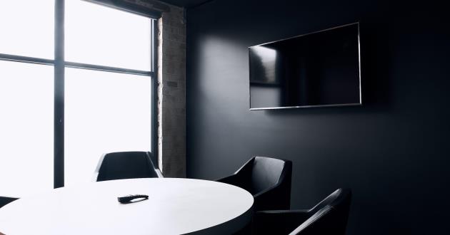 5 Person Meeting Room i