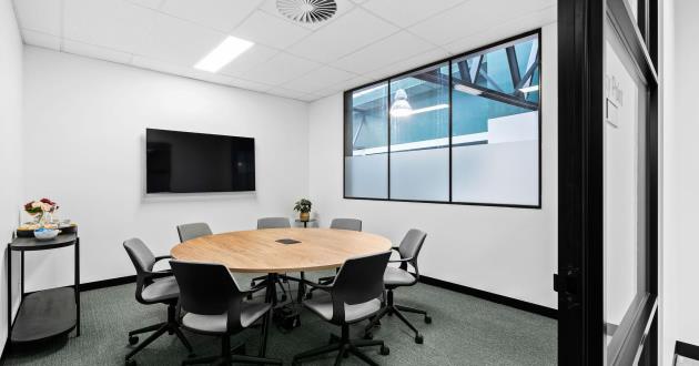 Rocky Point | 7 Person Meeting Room