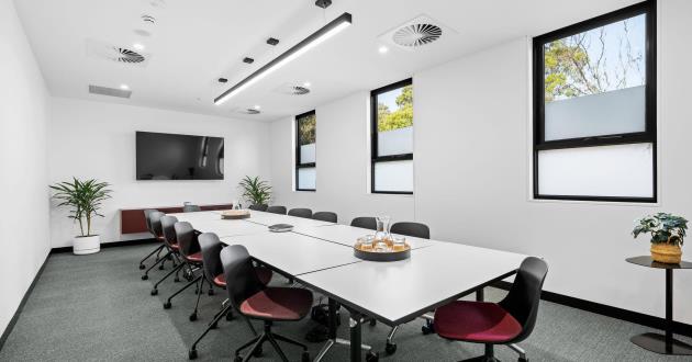 Bells Beach | 14 Person Meeting Room