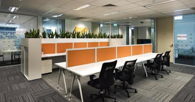 Hot Desks Working Space for Professional Work Environment