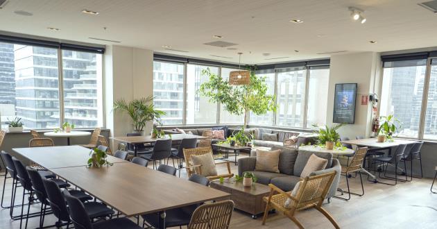 Gorgeous City View Lounge (Glasshouse)