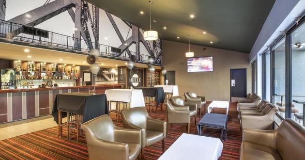 Middle Bar