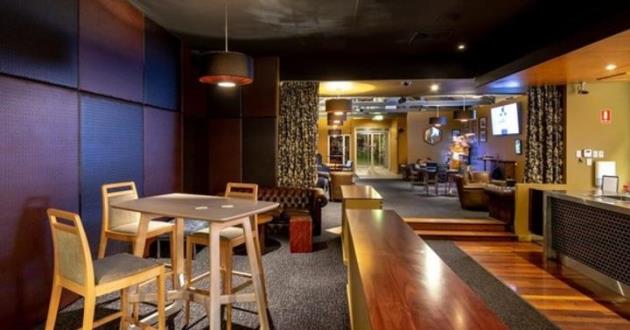 Cocktail Lounge 1