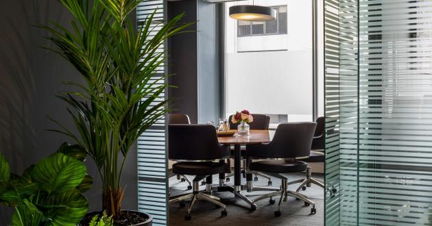 Olympus | 6 Person Meeting Room