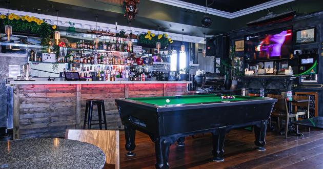 The Front Bar (Smokers Lounge) / Beer garden