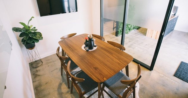 6 Person Meeting Room in Broadbeach