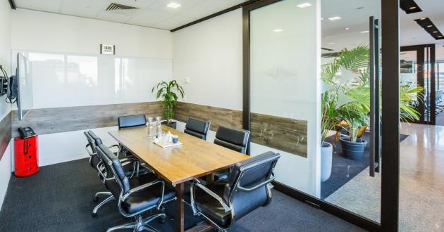 Queensbridge Meeting Room in Melbourne CBD- 6 PAX