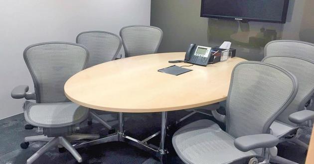 6 Person Meeting Room in Brisbane