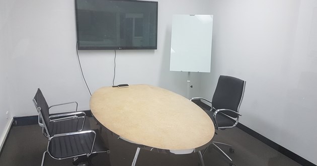 6 Person Meeting Room