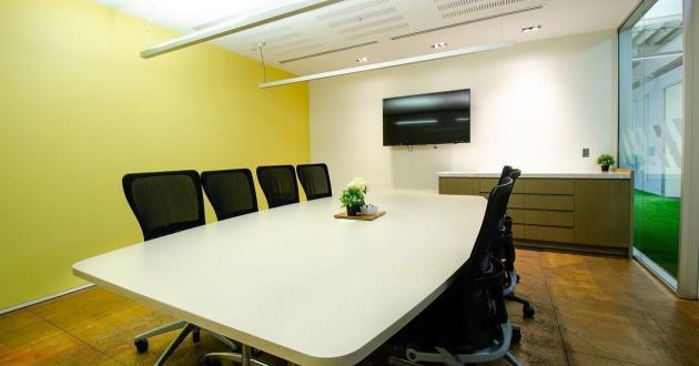 8 Person Meeting Room (Kingston)