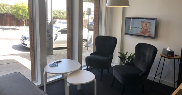 4 Person Meeting Room right by Airport