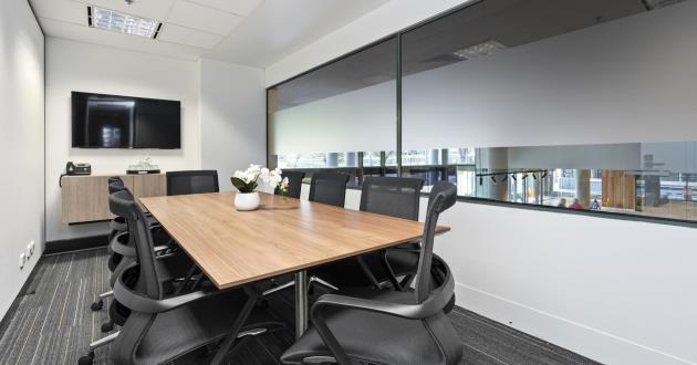 King | 8 Person Meeting Room