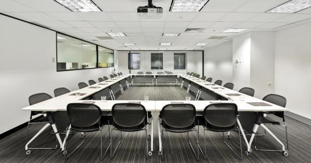 Queen | 30 Person Training Room