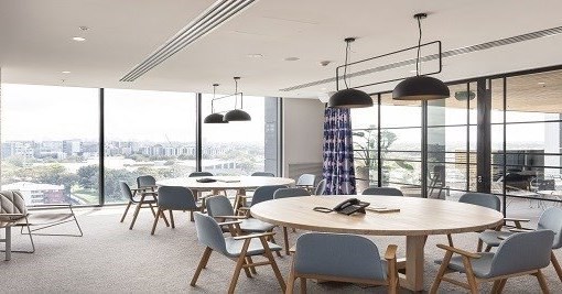Light-filled Meeting Room right next to Airport (Airbus)