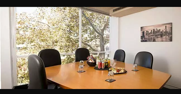 6 Person Light-filled Meeting Room (Grey)