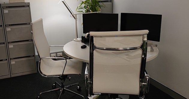 4 Seater Private Meeting Room