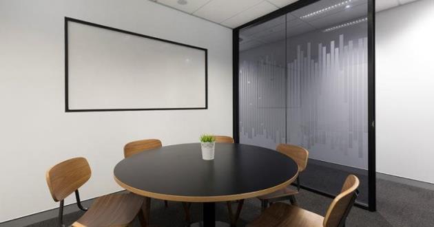 6 Seater Meeting Room in Brookwater