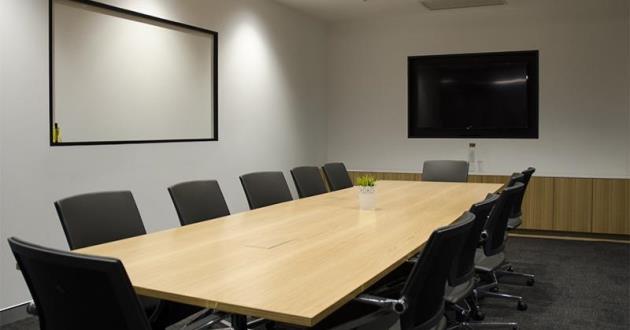 12 Person Board Room in Gasworks, Newstead (B2)