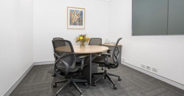 4 Person Meeting Room