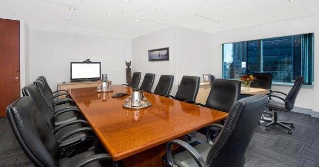 15 Person Meeting Room