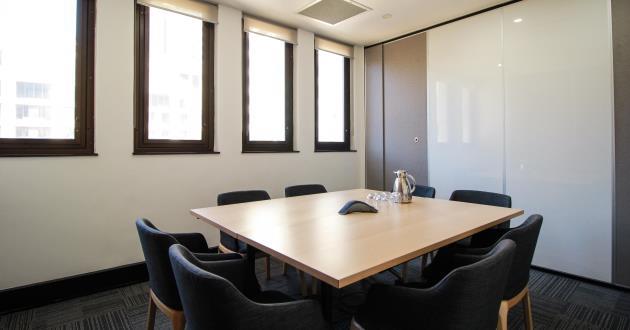 8 Person Meeting Room w Natural Light by Wynyard (Lvl 11)