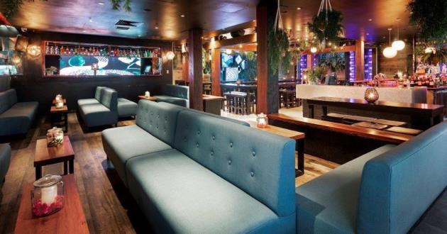Raised Dining / Lounge Area