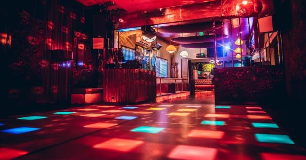 The Onesixone Main Level Place