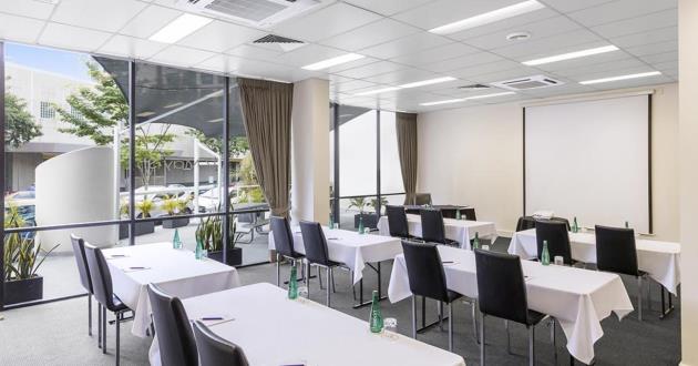 Quay 4 Mid-Sized Meeting Room