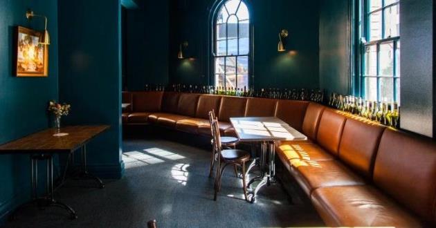 Mid-Sized Lounge Bar