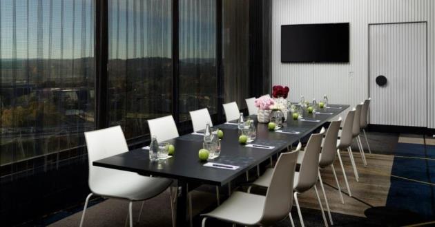 Private Lounge II with City View