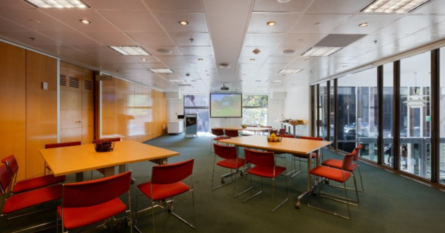 Light & Flexible Seminar Rooms
