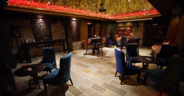 The Cobble Stoned Vault Dining
