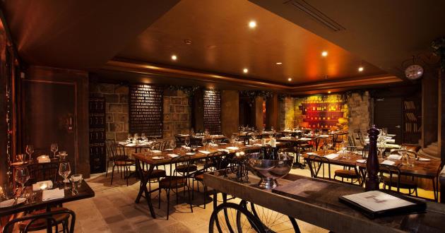 Hampton Lounge & Vault room