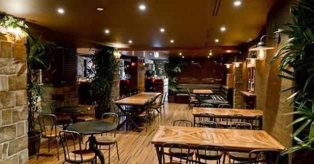 Hampton Lounge